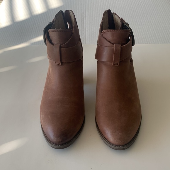 RARE Vionic Distressed Suede Leather Bootie: SIZE 8 - Picture 2 of 12